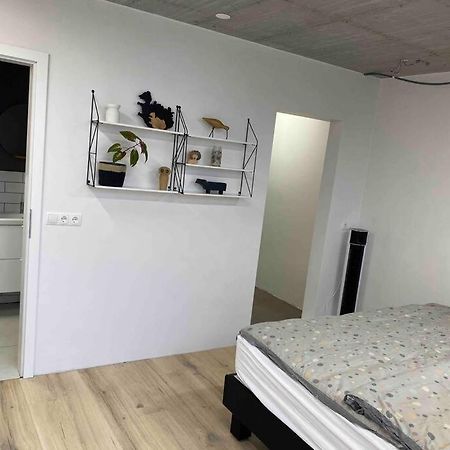 Modern Garage Suite - Free Parking & Self Check In Хверагерди Екстериор снимка